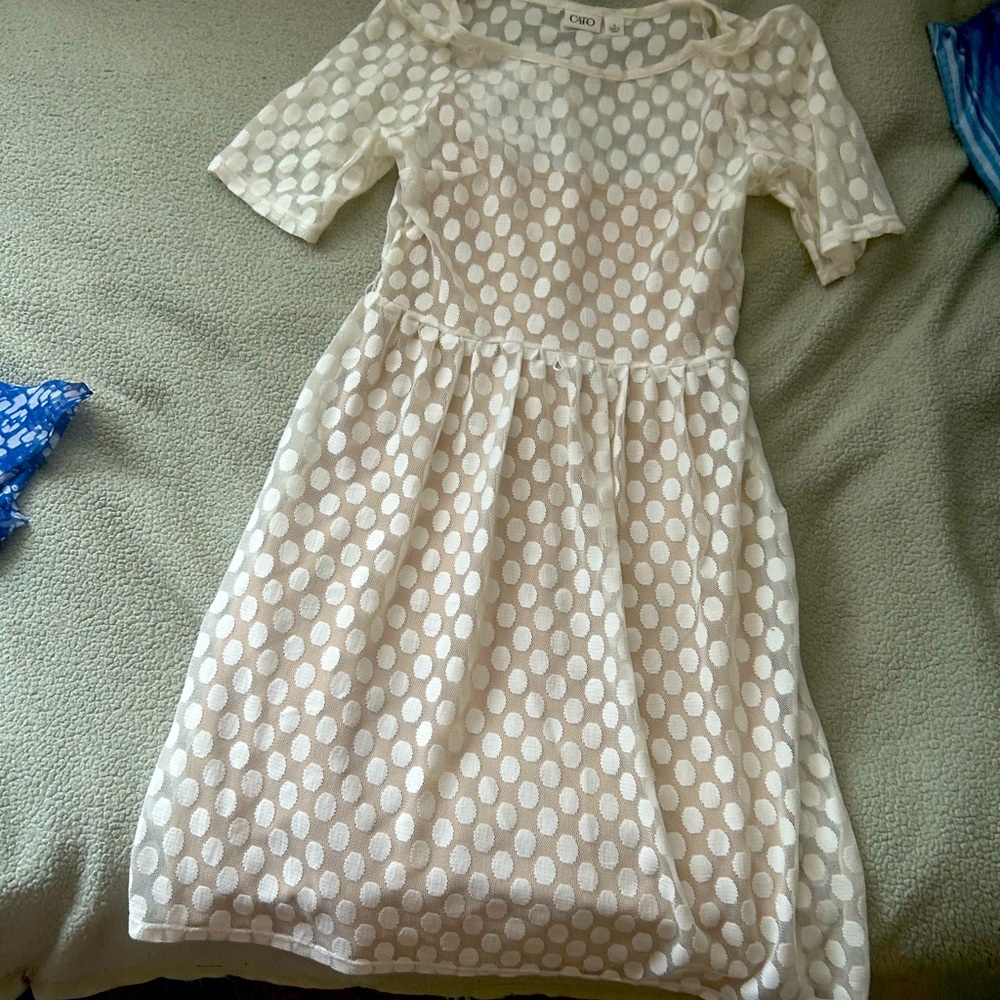Contemporary Cato Dress
Short sleeves polka dot
